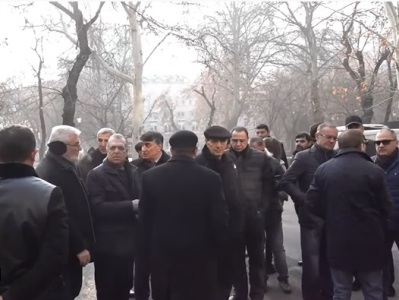 «Այսօր գիշերը մեր տեղը «Եռաբլուրն» է». Ի պաշտպանություն Աշոտ Մինասյանի բողոքի ակցիան ավարտվեց