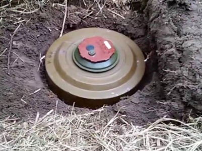 Excavator operated by Azerbaijani passes over landmine in Karabakh