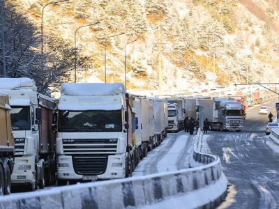 Дорога из Грузии в Россию вновь закрылась для большегрузов