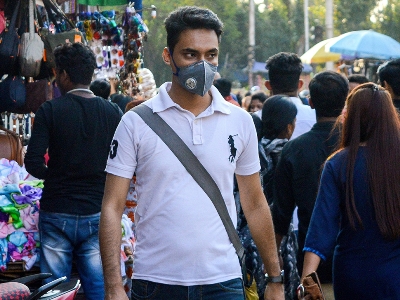 India imposes one-week quarantine even for vaccinated tourists