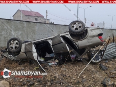 Խոշոր վթար Երեւանում. Opel-ը Հյուսիս-հարավ ճանապարհին տապալել է էլեկտրասյունն ու գլխիվայր շրջվել. կա վիրավոր