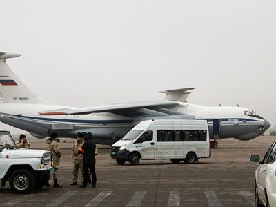 Самолеты ВКС доставили армянских миротворцев из Казахстана на родину