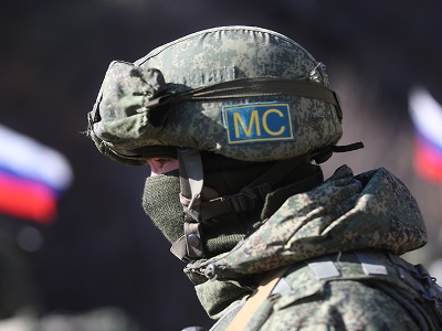 Миротворцы РФ вместе с благотворителями провели гуманитарную акцию для детей переселенцев Мартакерта