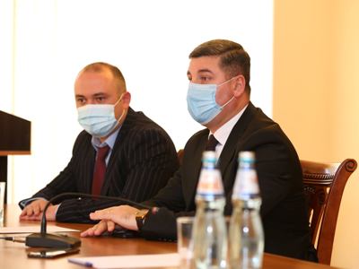 Գնել Սանոսյանն Արարատի մարզպետարանի աշխատակազմին է ներկայացրել նորանշանակ մարզպետ Սեդրակ Թևոնյանին