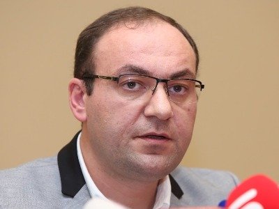 Ֆեյքերի ՊՈԱԿ-ի տնօրենի մրցույթն անցկացվեց աննախադեպ խախտումներով, կոպտագույն ապօրինությամբ. Արսեն Բաբայան