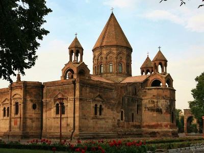 Կարգալույծ են հռչակվել Տ. Մեսրոպ քահանա Խունոյանը և Տ. Պետրոս քահանա Բաղրամյանը. վերջին դեպքում՝ անհարիր վարքագծի համար