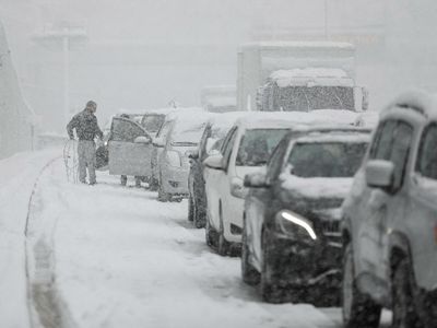 Drivers of cars stuck on road in Greece will receive €2,000