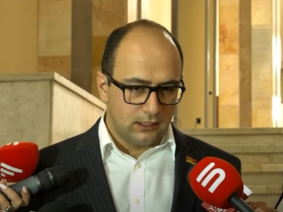 «Պատիվ ունեմ». Ալիեւը երեւի ամեն տարի Ձմեռ պապից խնդրում է Փաշինյանին թողնել Հայաստանի իշխանությունում