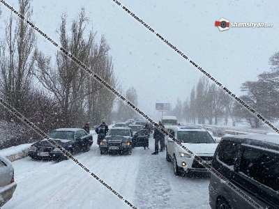 Երևան-Սևան ճանապարհին 30-ից ավելի մեքենաներ վթարի են ենթարկվել. կան շրջված, ճանապարհից դուրս եկած ավտոմեքենաներ