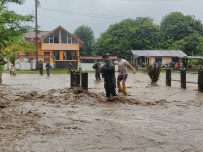 Floods kill 11 people in Ecuador