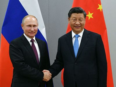 Vladimir Putin and Xi Jinping sign a joint statement on international relations