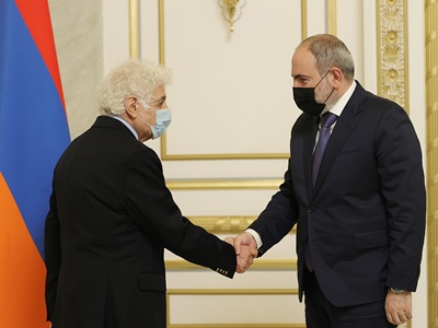 Armenia PM receives composer and conductor Loris Tjeknavorian