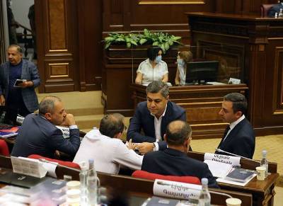 «Հրապարակ». Ո՞ւմ թեկնածություններն է քննարկել խորհրդարանական ընդդիմությունը