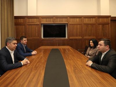 Արթուր Վանեցյանը և Տիգրան Աբրահամյանը հանդիպել են Արցախի խորհրդարանի «Արդարություն» խմբակցության պատգամավորներին