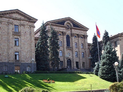 ԱԺ միջադեպի գործով ընդդիմադիր պատգամավորի օգնականները տուժող են ճանաչվել