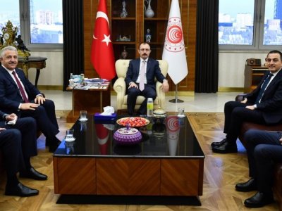 Provincial governor of Kars, Turkey trade minister discuss reopening of Armenia border