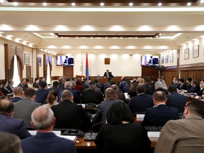 Երեւանի նախկին քաղաքապետի հրաժարականին չմիացած ավագանու անդամի լիազորությունները դադարեցվել են