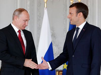 Reuters: In Moscow, Macron found a different, tougher Putin