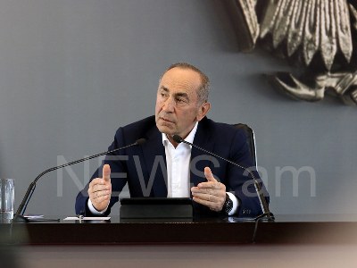 Кочарян предложил выдвинуть одного из духовных лидеров на пост президента Армении