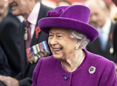 Elizabeth II tests positive for COVID-19