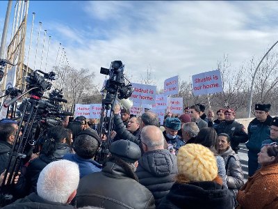 Protest against Azerbaijani MPs' arrival in Yerevan ends