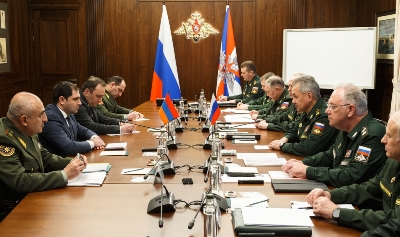 Armenia and Russia defence ministers meet in Moscow