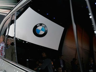 BMW  приостановил экспорт автомобилей в Россию