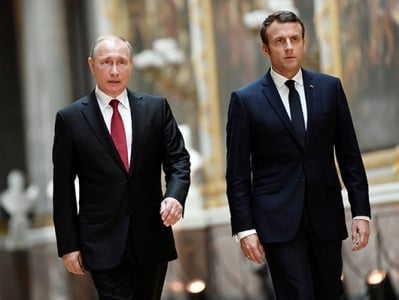 Macron speaks with Putin, and then with Zelenskyy