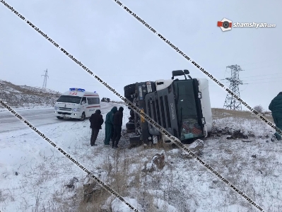 Մերկասառույցի պատճառով Սյունիքում Scania-ն կողաշրջվել է․ Իրանցի վարորդի դին դուրս են բերել հատուկ տեխնիկայով