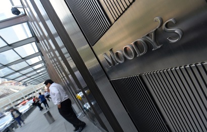 Moody's продолжает понижать рейтинг России