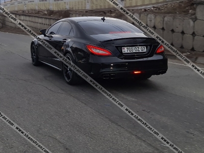 «Mercedes CLՏ 63»-ը Երեւանում շրջում էր կեղծ գոլդ համարանիշներով. Ղեկին ոստիկանության նախկին աշխատակցի որդին է եղել