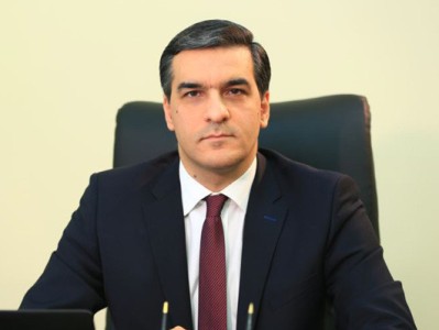 Միայն «չոր» օրենքները և հետո դրանք կնոջ իրավունքների հարցում ամեն առիթով ճոճելը լուծում չեն. Արման Թաթոյան