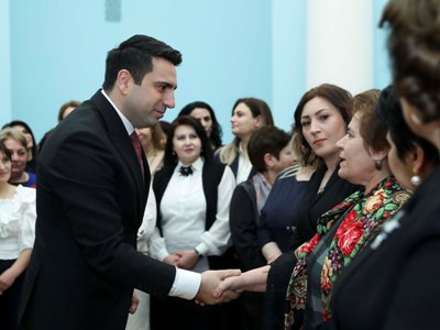 Ալեն Սիմոնյանը Կանանց տոների միամսյակի շրջանակում ընդունել է մի խումբ մանկավարժների
