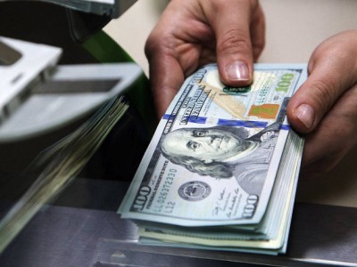 One dollar passes AMD 516 threshold in Armenia