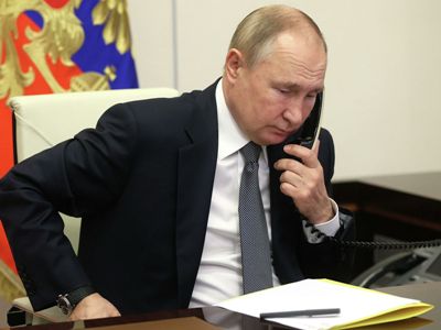 Putin discusses Ukraine with Scholz and Macron