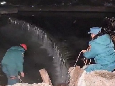 Հրազդանի կիրճում ավտոմեքենան ընկել է գետը. Վարորդին եւ ուղեւորին փրկարարներն են դուրս բերել գետից