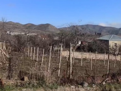Խրամորթում թշնամու մուղամին ի պատասխան հայրենասիրական երգեր են միացնում (վիդեո)
