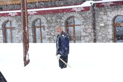 Յուրաքանչյուրդ մաքրեք ձեր բակի, մայթի ձյունը. Ստեփանակերտի քաղաքապետի կոչը