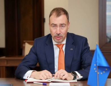 It is important that both sides are ready to compromise, EU representative says