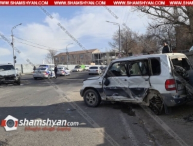 Խոշոր վթար Երևանում․ բախվել են 2 Mitsubishi pajero-ները․ 3 վիրավորներից 1-ին մեքենայից դուրս են բերել փրկարարները