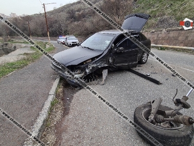 Խոշոր ավտովթար Երևանում․ Հրազդանի կիրճում բախվել են BMW-ն և Vauxhall Astral-ն