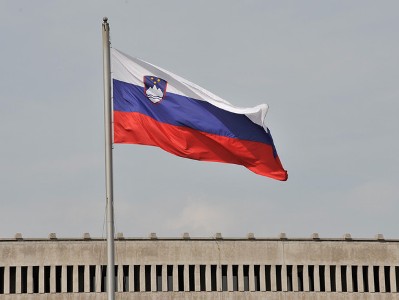 Կիեւում Սլովենիայի դրոշը դեսպանատան դիմաց հանվել է Ռուսաստանի դրոշի հետ նմանության պատճառով