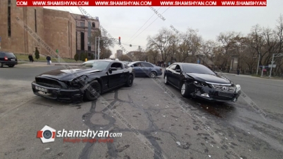 Երևանում բախվել են Ford Mustang-ն ու ՊՆ պատվիրակությանն ուղեկցող, հատուկ համարանիշներով Toyota Camry-ն