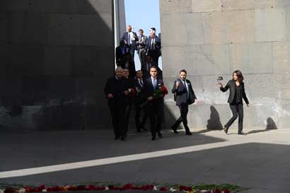 Իտալիայի ԱԳ նախարարը այցելել է Հայոց ցեղասպանության հուշահամալիր
