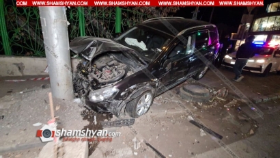 Խոշոր ավտովթար Երևանում. բախվել են Nissan Tiida-ն ու Nissan Qashqai-ը. 3 վիրավորներից մեկը երեխա է