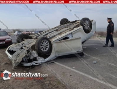 Խոշոր ավտովթար Արագածոտնում․ բախվել են Opel-ն ու Toyota Camry-ն, վերջինս գլխիվայր շրջվել և մասամբ փակել է ճանապարհը
