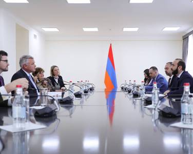 Armenia FM receives Armenia-UK Parliamentary Friendship Group