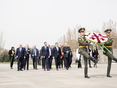 Georgian legislature speaker visits Armenian Genocide Memorial in Yerevan