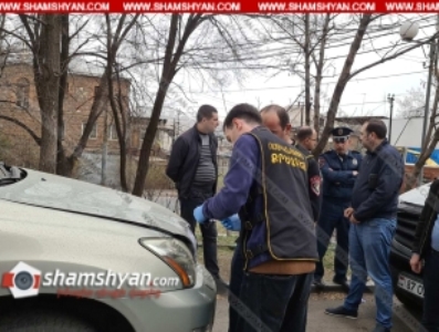 В Ереване неизвестный обстрелял иномарку