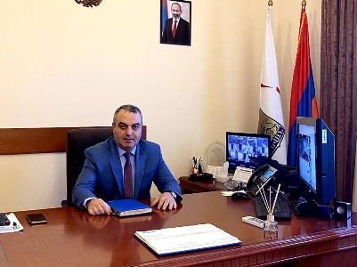 Աջափնյակ վարչական շրջանի ղեկավարը դադարեցնում է լիազորությունները